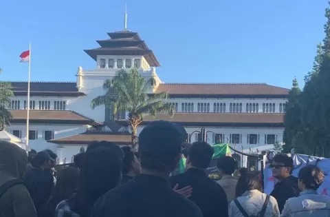 Berita Unjuk Rasa di Gedung Sate: Aksi HMI Berujung Bentrok