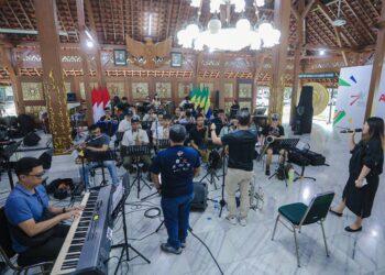 Konser Simfoni Merah Putih di Plaza Balai Kota Bandung